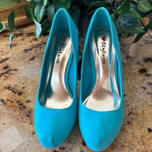 Aquamarine round pump shoes size 8